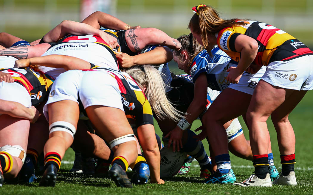 Mel Puckett of Auckland Storm feds the scrum during the Waikato Women v Auckland Storm, Farah Palmer Cup semi final at FMG Stadium, Hamilton, New Zealand on Sunday 4 September 2022.
© Mandatory credit: Andrew Skinner / www.photosport.nz