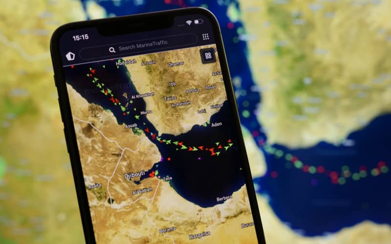 A smartphone screen displays the MarineTraffic map showing a concentration of ship beacons in the Strait of Bab el-Mandeb, with a map of the strait visible in the background, in Créteil, France, on March 30, 2026. Iran-backed Houthi forces threaten to block the strategic waterway amid ongoing regional conflict. (Photo by Samuel Boivin/NurPhoto) (Photo by Samuel Boivin / NurPhoto via AFP)