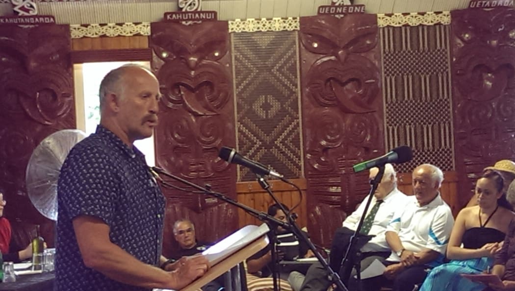 Gareth Morgan addressing the sovereignty hui at Otiria Marae.