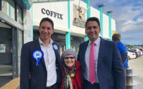 National's Dan Bidois and Simon Bridges at Glenfiled Mall.