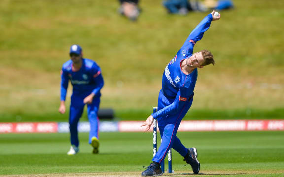 Lockie Ferguson playing for Auckland.