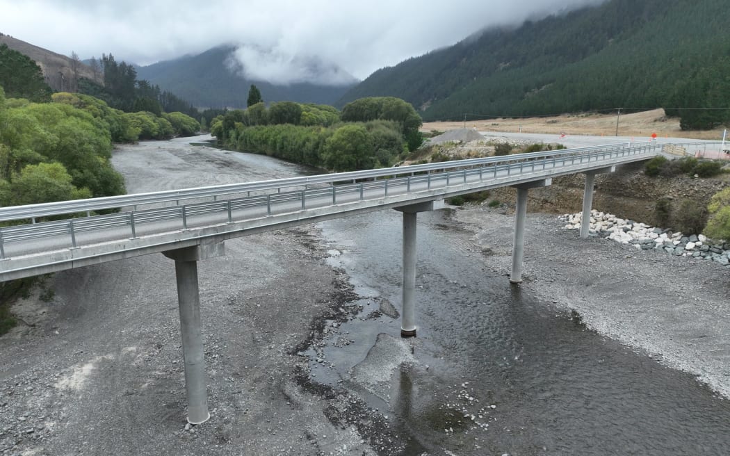 The new bridge over the Waihopai River officially opened on Monday.