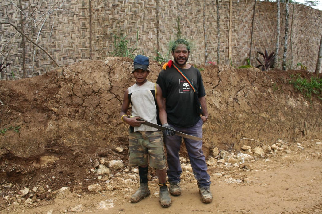 Young men brandishing bushknives are a common sight in Tari.