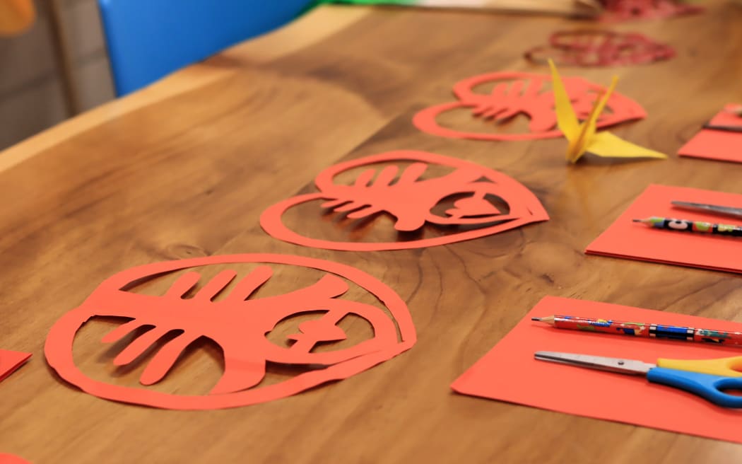 On January 11, 2025, Chinese language teacher Sim Yang led a cultural event for children to celebrate the Spring Festival in Auckland.