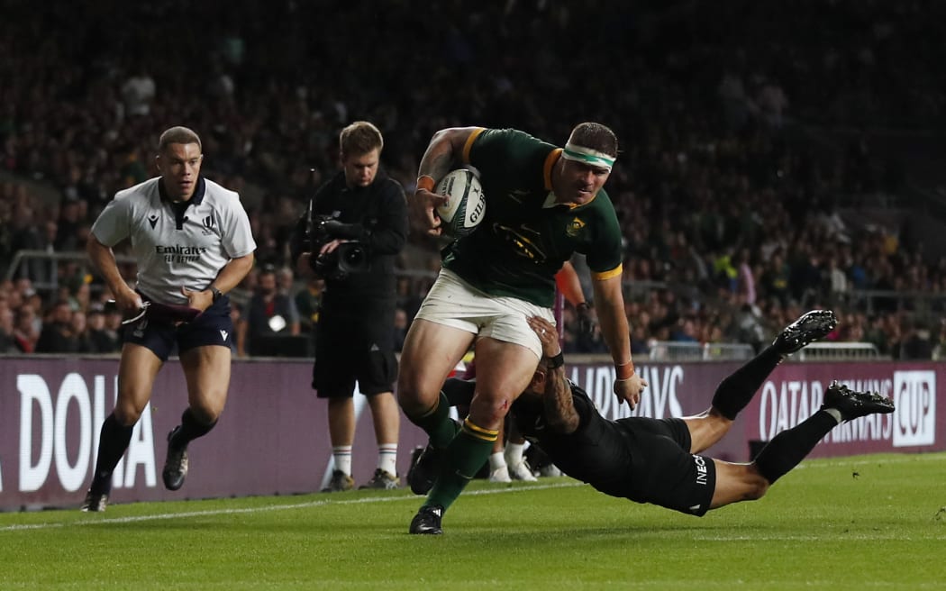 South Africa's Malcolm Marx scores a try during the pre-World Cup match against New Zealand at Twickenham Stadium.