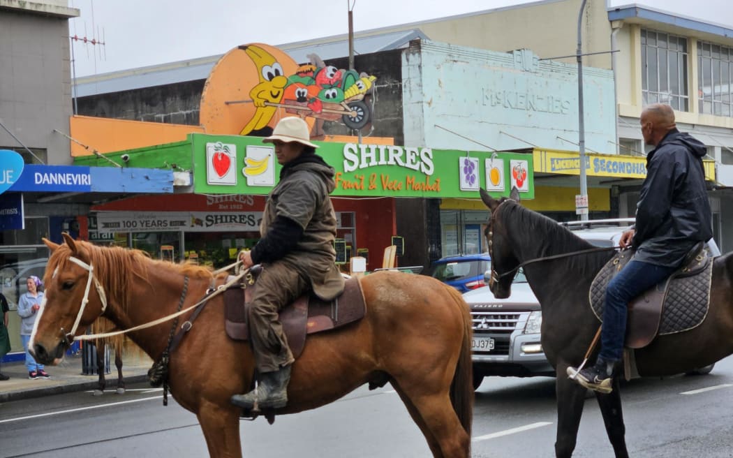 Protesters in Dannevirke during day 6 of Hīkoi mō te Tiriti.