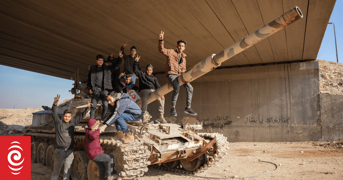 Syria's rebels work to form government, restore order | RNZ News