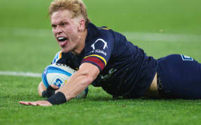 Highlanders' Finn Hurley scores against the Blues at Forsyth Barr Stadium, Dunedin, 22 Feb, 2025.