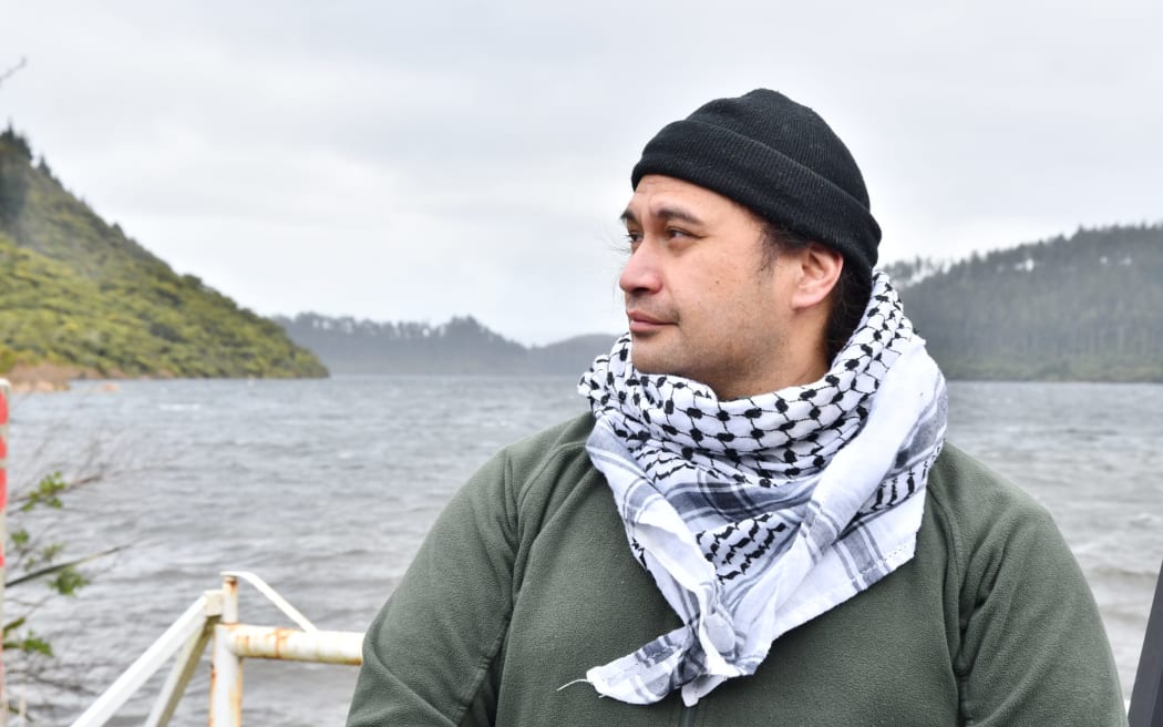 Rotokākahi Board of Control spokesman Te Whatanui Leka Skipwith at the lake edge. Photo / Laura Smith