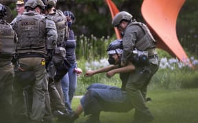 CHICAGO, ILLINOIS - MAY 04: Police take demonstrators into custody on the campus of the Art Institute of Chicago after students established a protest encampment on the grounds on May 04, 2024 in Chicago, Illinois. More than 2,000 people have been arrested nationwide as students at colleges and universities around the country have staged protests calling for a ceasefire in Gaza.   Scott Olson/Getty Images/AFP (Photo by SCOTT OLSON / GETTY IMAGES NORTH AMERICA / Getty Images via AFP)
