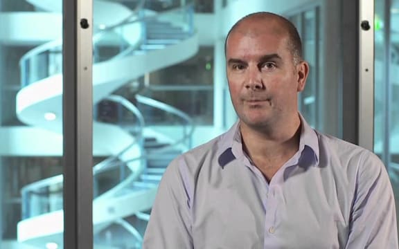 Dr Darren Saunders