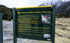 Advisory sign for Hooker Valley track.