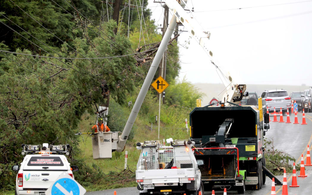Workers Clearing fallen trees from power lines near Kumeu, during Cyclone Gabrielle. 14/2/23