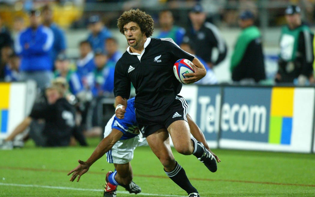 06 February 2004, Westpac Stadium, Wellington, IRB New Zealand Sevens.
New Zealand vs Samoa
New Zealand's captain Matua Parkinson gets tackled by Samoa's David Lemi during New Zealand's 21-7 win over Samoa on Friday.
Please Credit: Marty Melville/Photosport