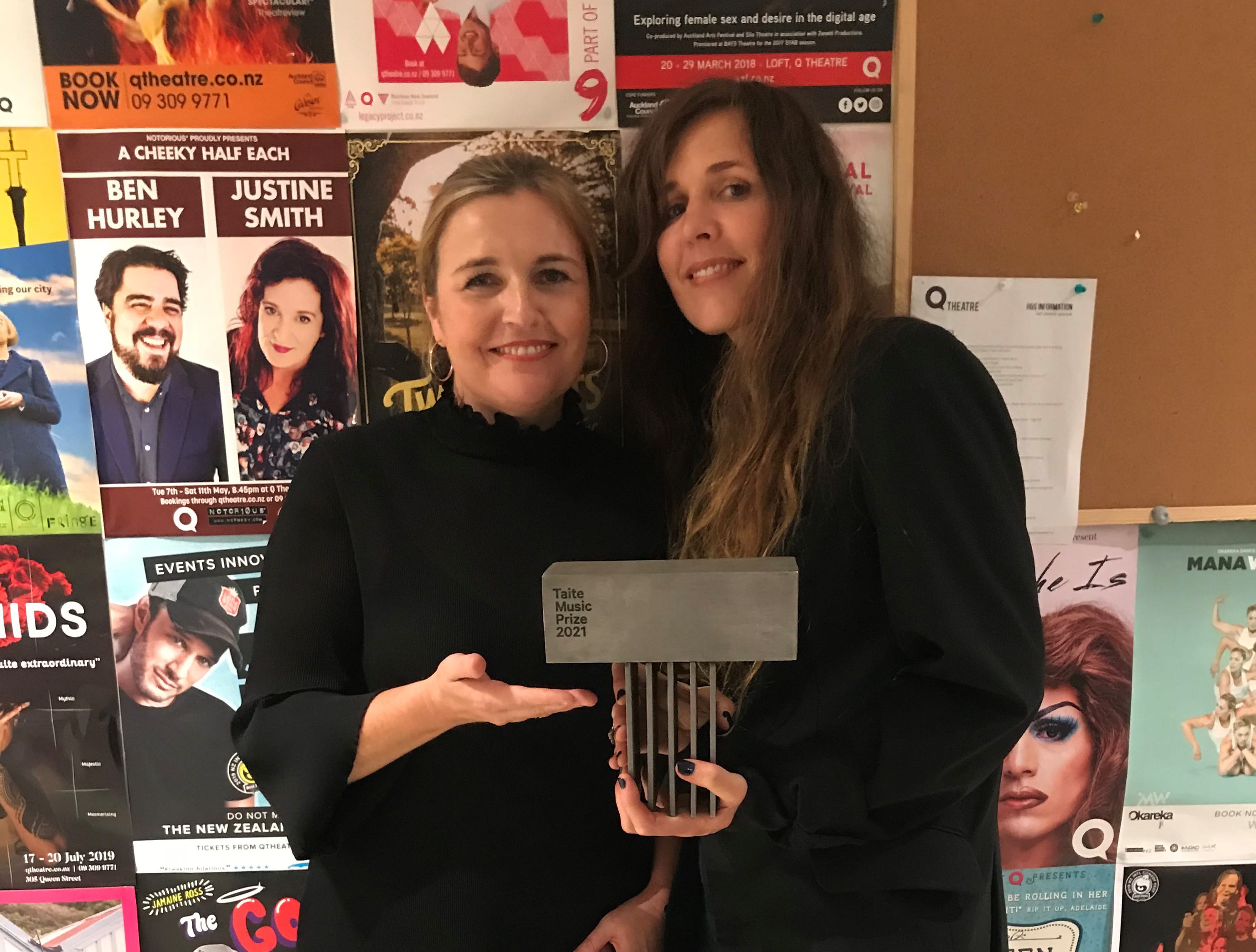 Charlotte Ryan and Reb Fountain at the Taite Music Awards 2021. Reb is holding the Taite Music Prize trophy.