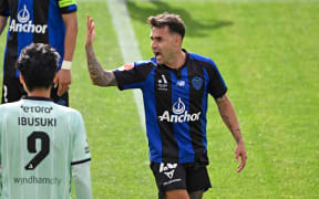 Auckland FC’s Felipe Gallegos vents his frustration with match referee Casey Reibelt during the A-League match between Auckland FC and Western United FC at Go Media Stadium, Auckland, New Zealand on Saturday 21 December 2024. © Photo: Andrew Cornaga / Photosport
