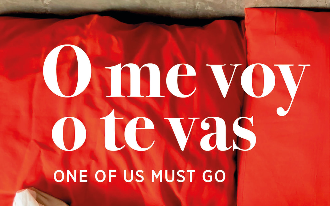 Book cover for O Me Voy O Te Vas featuring an unmade bed