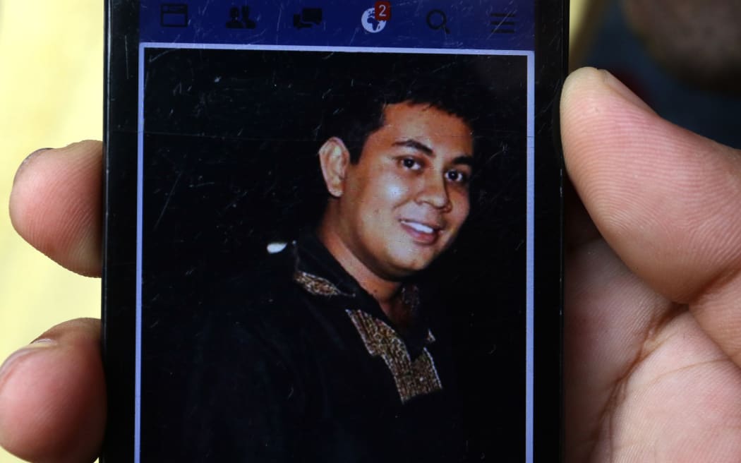 Bangladeshi blogger Niloy Neel was hacked to death in his home by a gang armed with machetes.