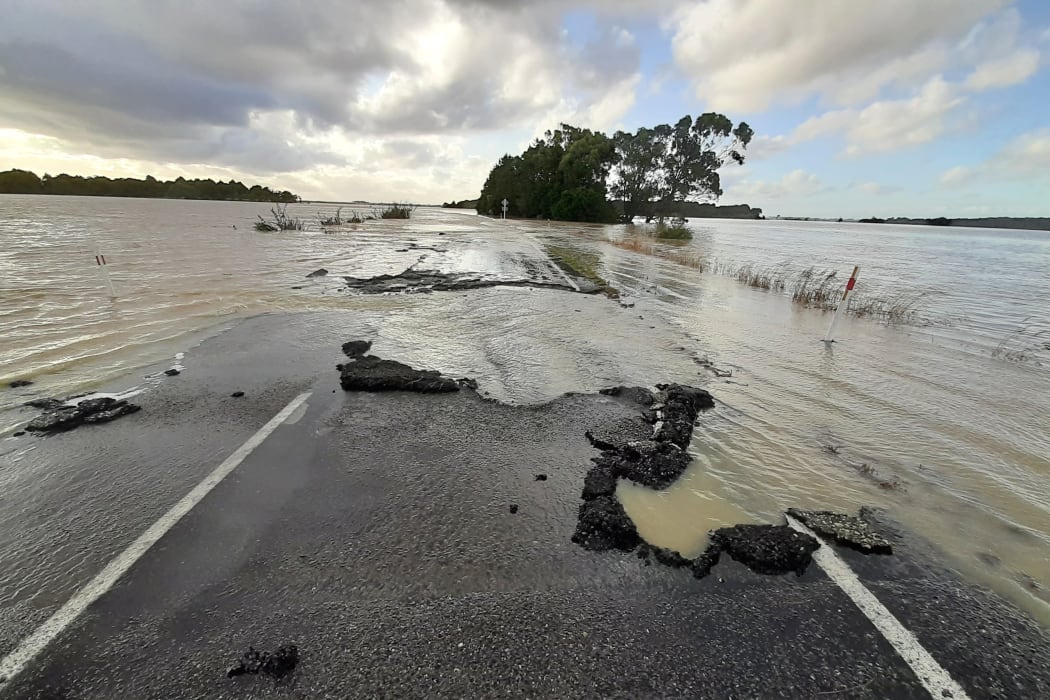 Gorge Road - Fortrose road near Titiroa River Bridge
