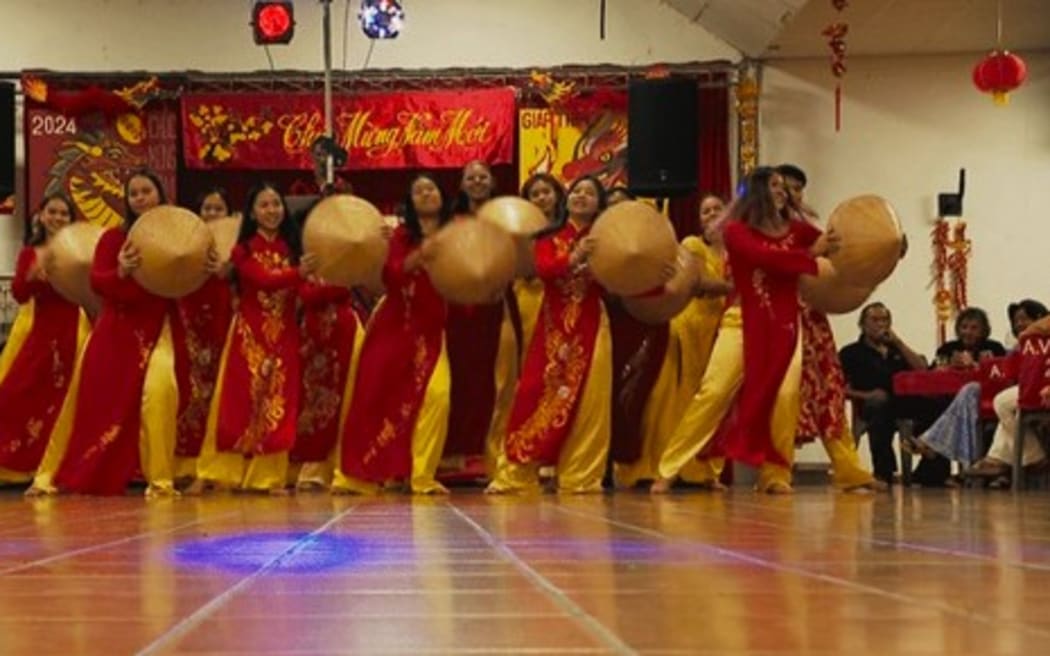 At Nouméa’s Amicale vietnamienne (Vietnamese association), where over 400 persons had booked for a banquet with Vietnamese traditional dancers, the official name for the lunar New Year is “Têt”.