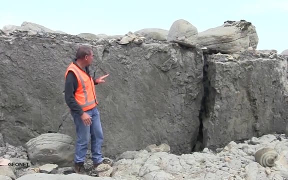 Extraordinary footage shows Papatea Fault