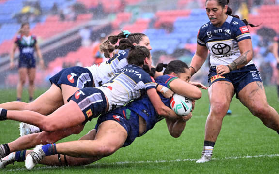 Ivana Lauitiiti of the Warriors heads for the try line, North Queensland Cowboys Women v One New Zealand Warriors Women.