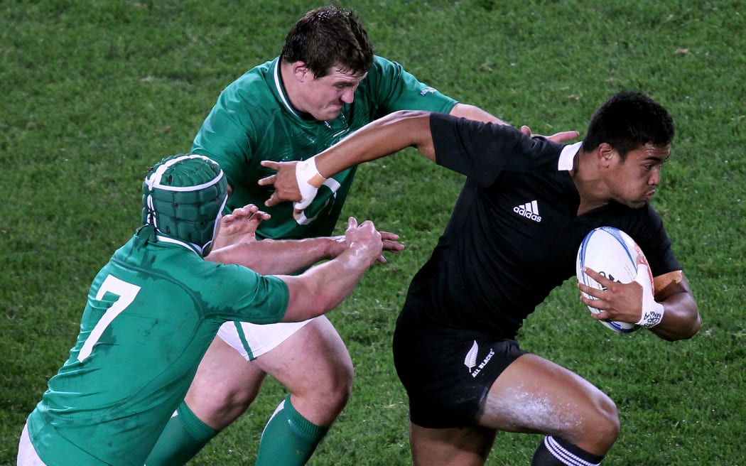 Julian Savea breaking through the Irish defensive line.