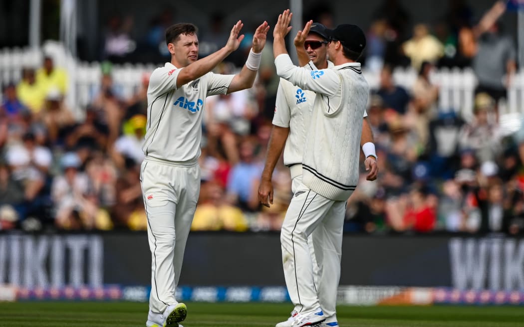 Matt Henry of the Black Caps and Tim Southee celebrate the wicket of  Nathan Lyon.