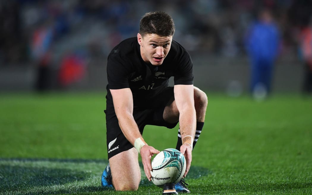 Beuden Barrett lines up a kick for the all Blacks.