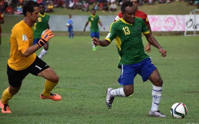 James Naka attempts to round Tahiti goalkeeper Michael Roche.