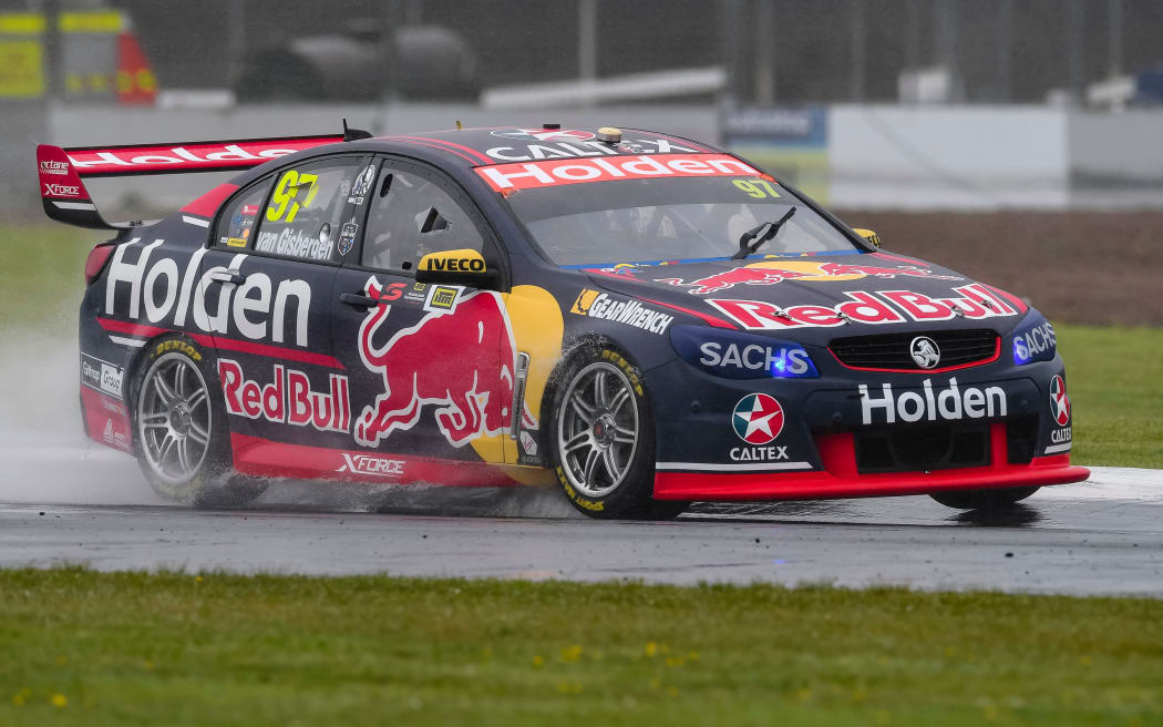 Shane van Gisbergen powers his way around Pukekohe Park Raceway.