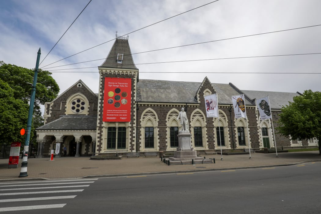 Covering of Maori exhibit after complaints