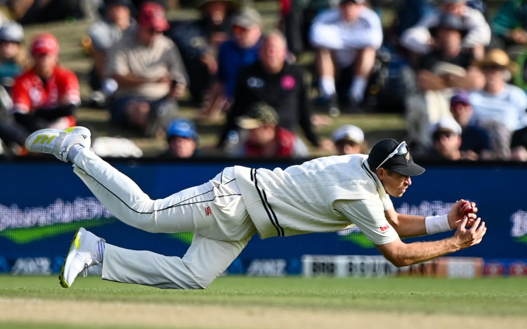 Tim Southee of the Black Caps catches out Usman Khawaja of Australia, second Test, Christchurch, 2024.