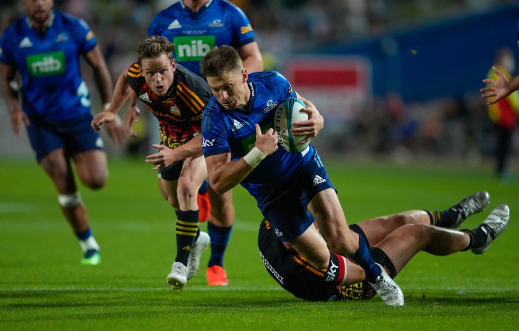 Blues Beauden Barrett. Chiefs v Blues, Super Rugby Pacific, FMG Stadium, Hamilton, New Zealand, 09 April 2022. Copyright photo: John Cowpland / www.photosport.nz
