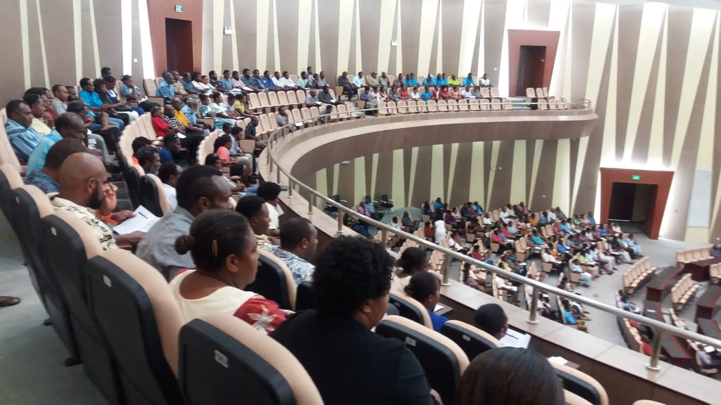 Vanautu public servants hear about new performance management system
