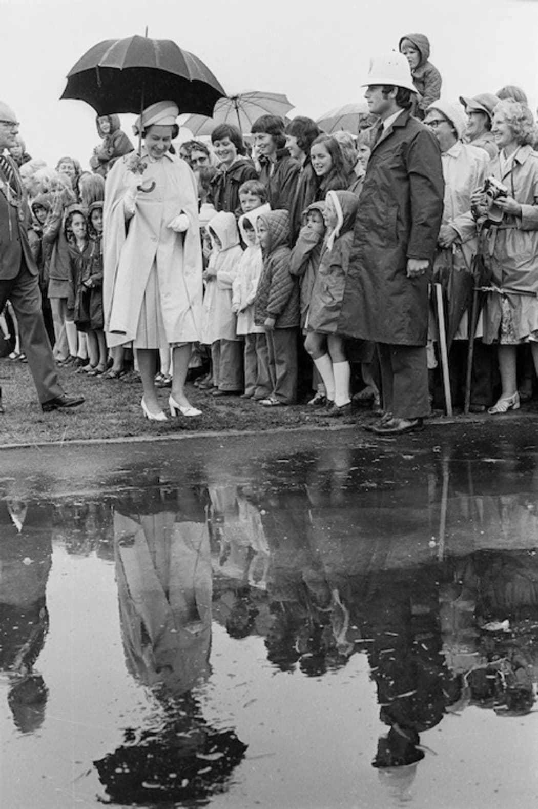 The Queen in Blenheim, New Zealand. Dominion Post (Newspaper): Photographic negatives and prints of the Evening Post and Dominion newspapers. Ref: EP/1977/0794-F. Alexander Turnbull Library, Wellington, New Zealand. /records/23172320