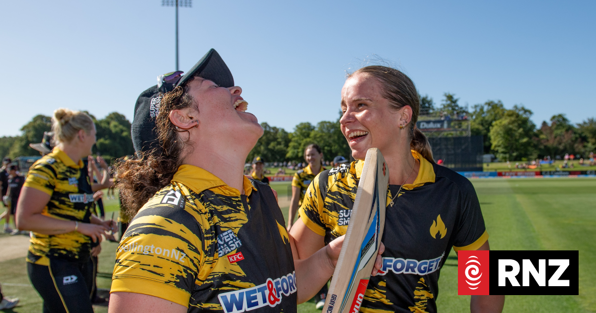 Wellington Blaze surge late to claim Super Smash crown again