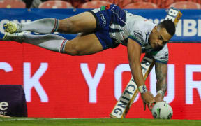 Ken Maumalo dives over in the corner but the try is controversially overturned by the bunker.