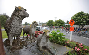 The Tour of Southland peleoton make their way through Winton.