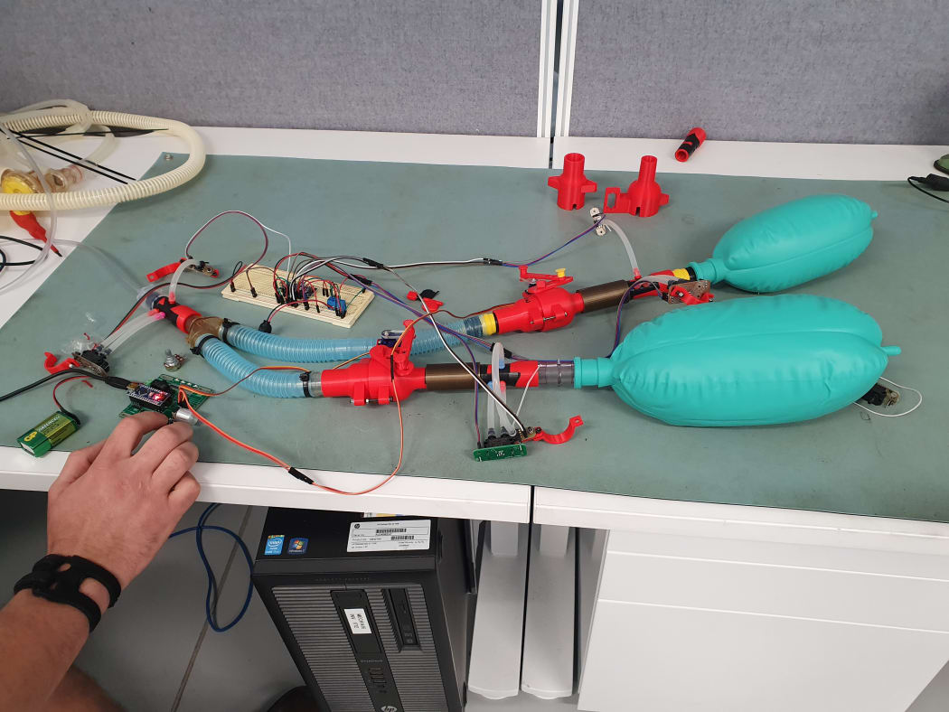 The device, which is known as the ACTIV system, means two patients can use a ventilator at the same time.