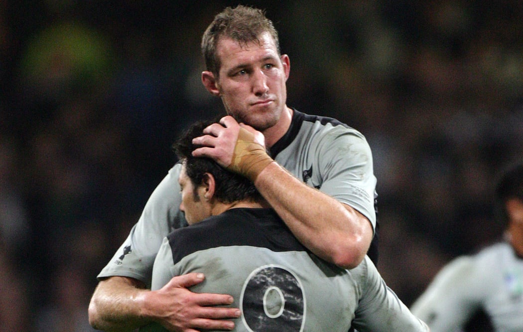 Chris Jack consoles Byron Kelleher after the All Blacks' quarter-final loss to France in Cardiff, 2007