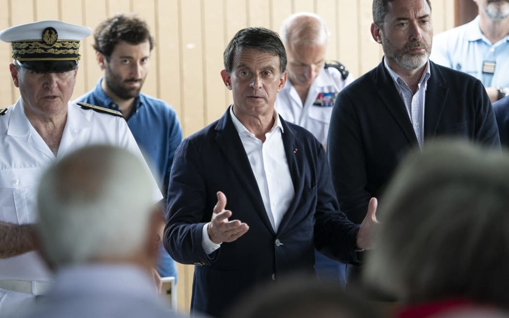Customary welcome at the Gouaro tribe on the Deva estate in Bourail, where “conclave” discussions between French Overseas Minister Manuel Valls, independentists and non-independents on the institutional future of New Caledonia will take place over several days.
Pictured: Manuel Valls takes part in the welcoming ceremony.
New Caledonia, Bourail, May 5, 2025. Photography by Delphine Mayeur / Hans Lucas.
Coutumes d’accueil a la tribu de Gouaro sur le domaine de Deva a Bourail, ou vont se derouler durant plusieurs jours des discussions en “conclave“ entre le Ministre des Outre-mer Manuel Valls, les independantistes et les non independantistes, sur l’avenir institutionnel de la Nouvelle-Caledonie.
En photo : Manuel Valls participe a la coutume d’accueil.
Nouvelle-Caledonie, Bourail, 5 mai 2025. Photographie par Delphine Mayeur / Hans Lucas. (Photo by Delphine Mayeur / Hans Lucas / Hans Lucas via AFP)
