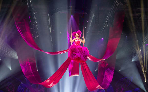 New Zealand musician Estère will perform in the 2022 World of Wearable Art Awards Show.