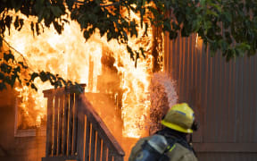 Firefighters battle an electrical fire in a mobile home park in Ridgecrest, California, on July 6, 2019 following a magnitude 7.1 earthquake on July 5. -