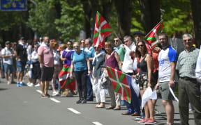 Supporters of a regional vote on Basque autonomy formed a human chain that organisers said stretched 200km and linked the cities of San Sebastian and Bilbao with Vitoria.