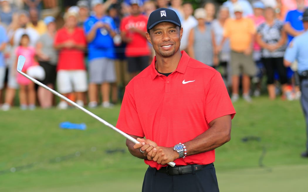 Tiger Woods holds up the Clamity Jane Putter after winning the TOUR Championship 2018.