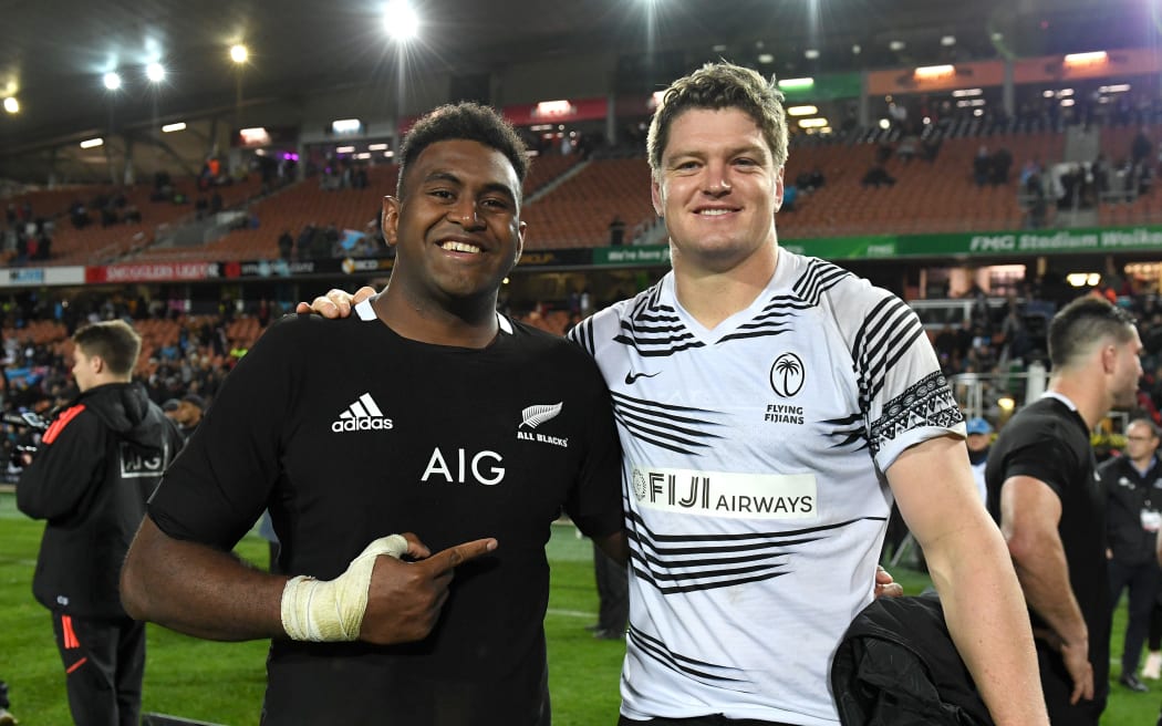 Temo Mayanavanua and Scott Barrett swap jerseys.