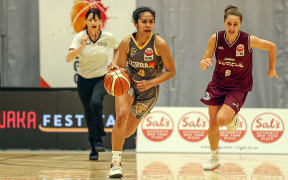 Capital Swish Letava Whippy and Harbour Breeze Zara Jillings in 18in18 basketball