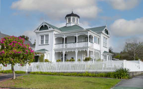 Construction on Te Hemo in Rotorua started in 1897.