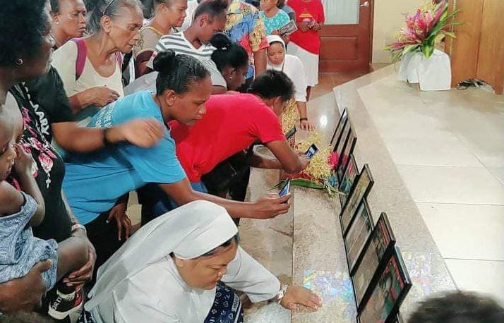Mourners pay their respects at the St Peter's Cathedral in Gizo.